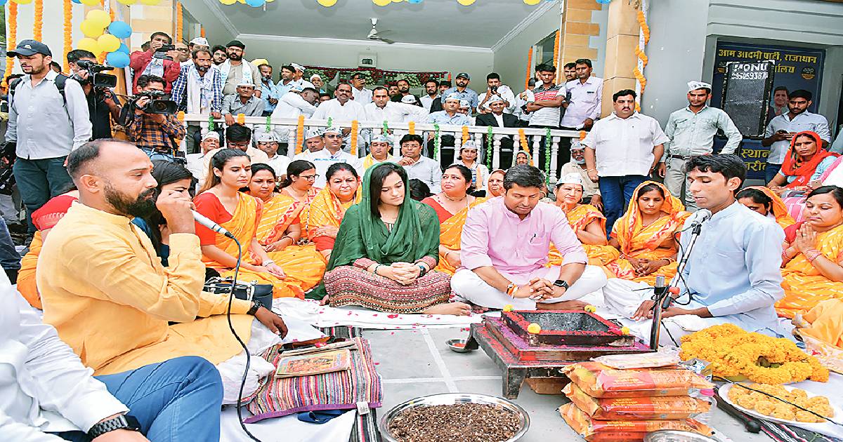 Muslim leaders oppose Hanuman Chalisa performed at AAP HQ